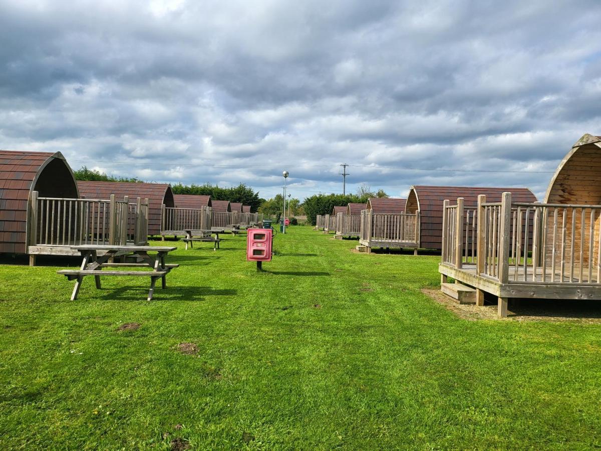 Rustic Pods Riverview Holiday Park Линкълн Екстериор снимка